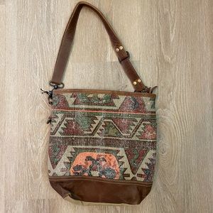 Myra cross body